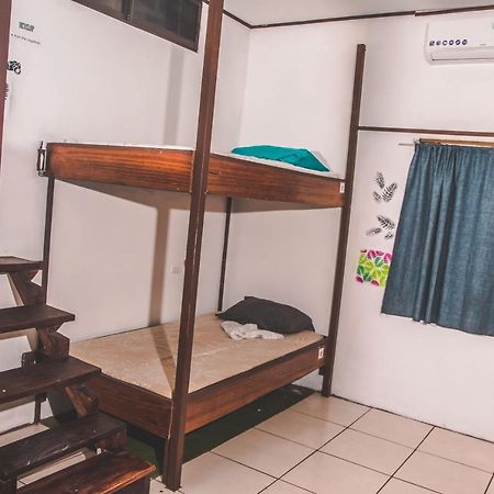 Passifloras Hostel Quepos Eksteriør bilde