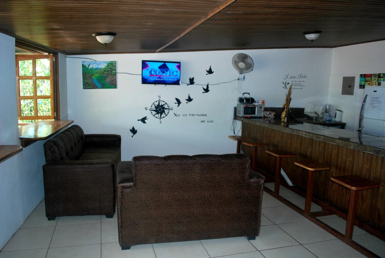 Passifloras Hostel Quepos Eksteriør bilde