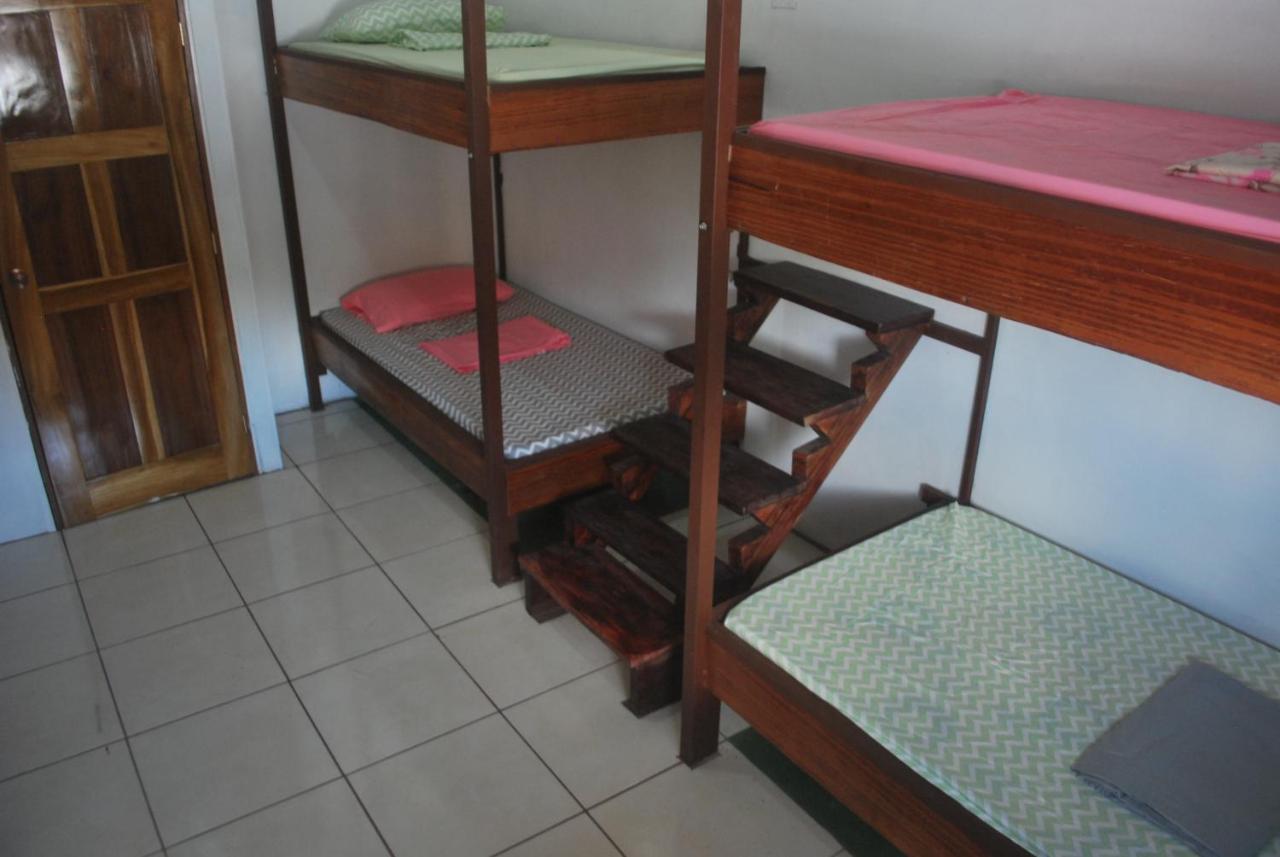 Passifloras Hostel Quepos Eksteriør bilde