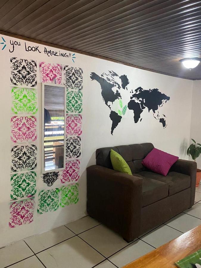 Passifloras Hostel Quepos Eksteriør bilde