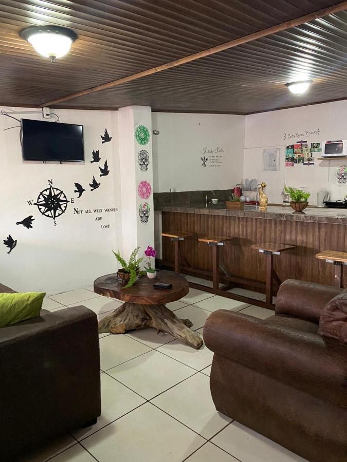 Passifloras Hostel Quepos Eksteriør bilde
