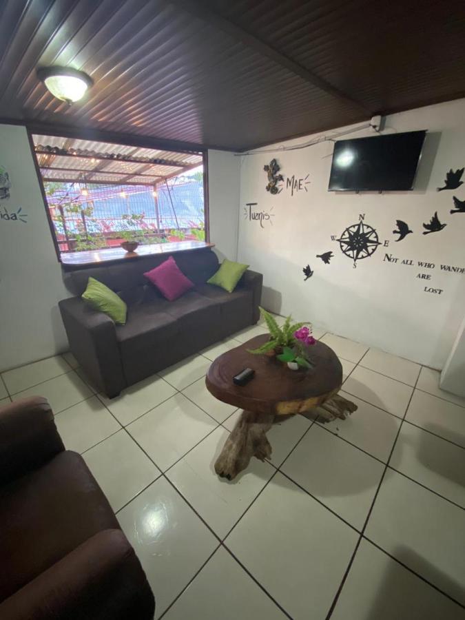 Passifloras Hostel Quepos Eksteriør bilde
