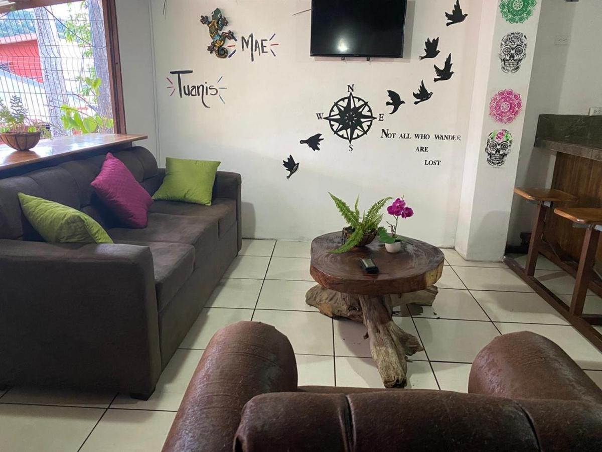 Passifloras Hostel Quepos Eksteriør bilde